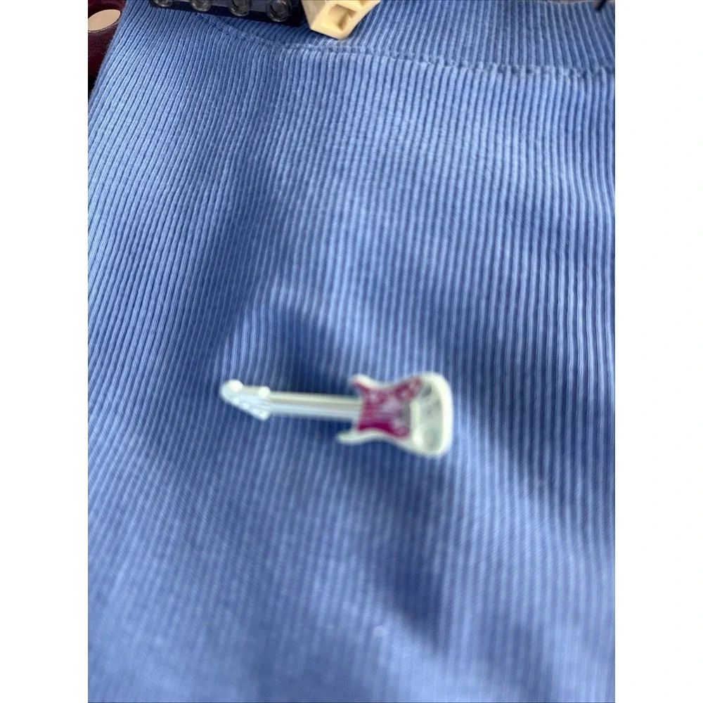 LEGO - Minifig, Utensil Guitar - Silver Strings & Stars on Magenta Background